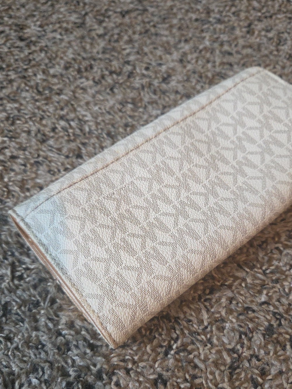 Michael Kors Cream/White MK Continental Wallet with Gold Logo - Picture 8 of 14